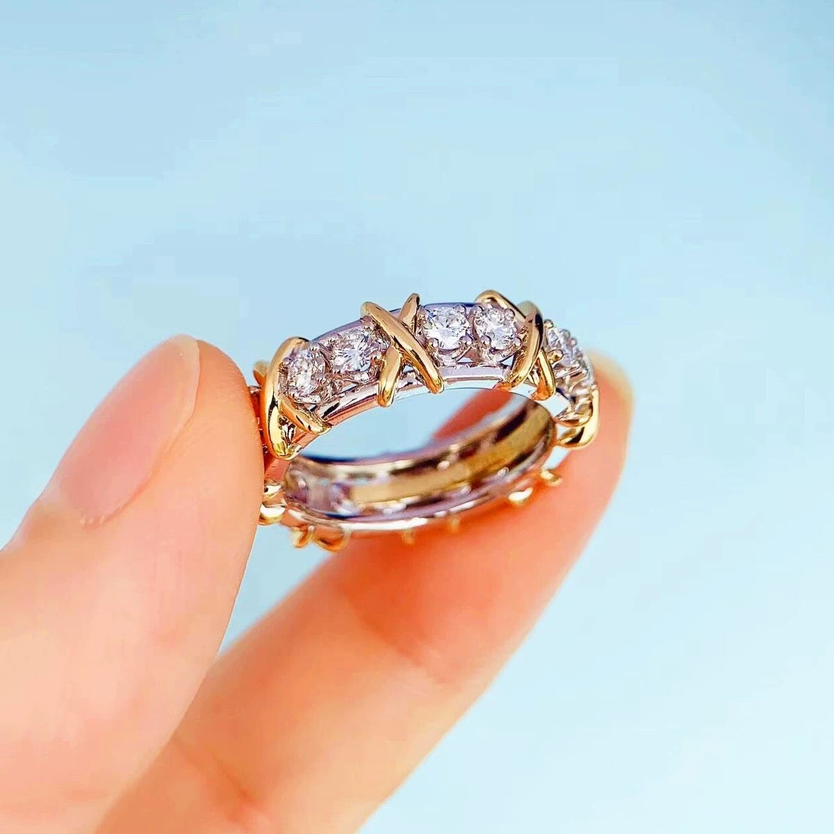 Round Cut Zircon Ring